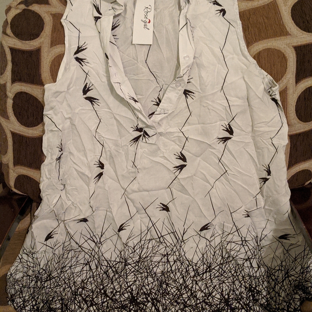 Tops - Picture 7 of 7